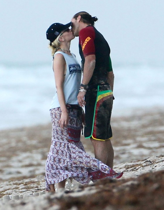 Gwen & Gavin Sharing A Kiss On The Beach