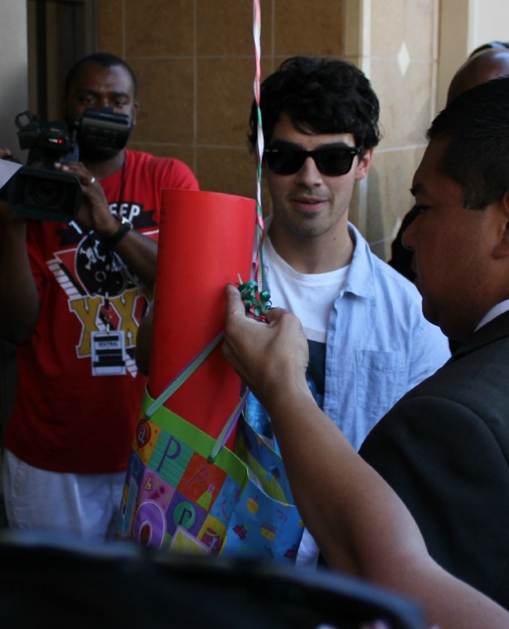 Fans give Joe Jonas birthday gifts and balloons
