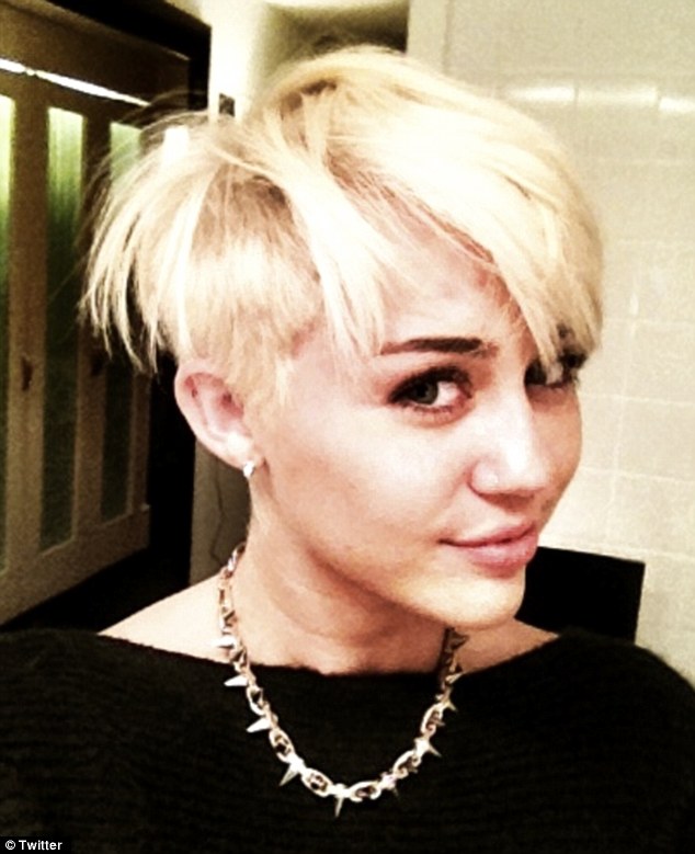 Miley Cyrus Tweets pic of shaved pixie hair
