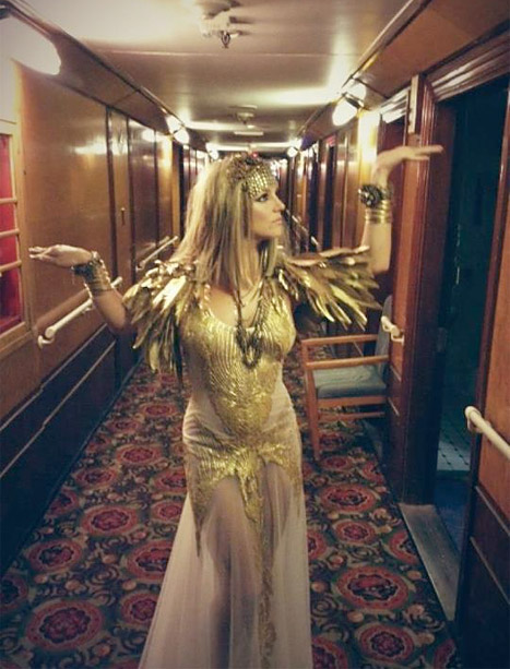 Britney Spears dresses like Cleopatra and tweets a photo