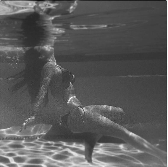 Kim Karadshian bikini underwater twit pic